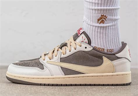 travis scott jordan 1 low mocha